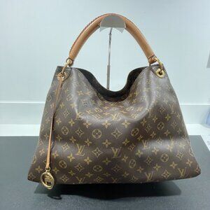 Louis Vuitton Artsy MM Monogram Shoulder Bag with Bag Charm (JB1298)